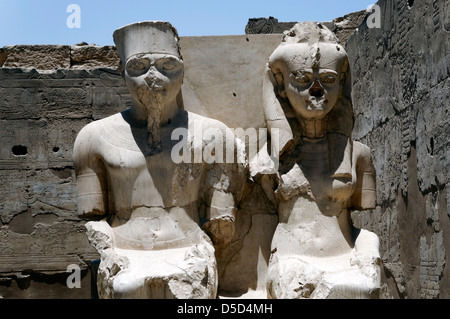 Luxor. Egypt. Internal courtyard statues of Pharaoh Amenhotep III seated next to his wife at the Temple of Luxor. Stock Photo