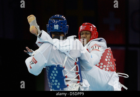 Daba Modibo Keita (MlLI, Mali, red) and Akmal Itgashev (UZB, Uzbekistan). taekwondo Stock Photo