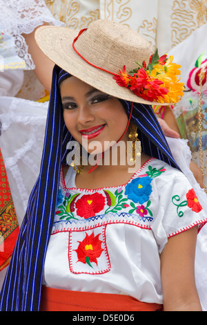 Girls in traditional Mexican costume at Carnival, Veracruz, Mexico Stock Photo