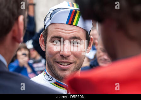 Cycling World Champion, Mark Cavendish is interviewed prior to the start of stage 8 of the Tour of Britain cycle race. Reigate, Surrey, UK Stock Photo