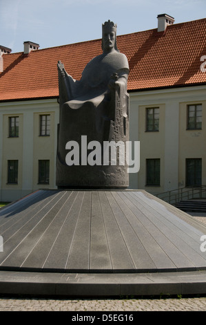 Statue of King Mindaugas in front of the Lithuania National Museum in the New Arsenal in Vilnius, Lithuania,Baltic States Stock Photo