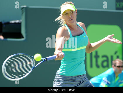 Miami, Florida, USA. 30th March, 2013.  Maria SHARAPOVA (RUS) [3] plays against Serena WILLIAMS (USA) [1] in the Women's Single sFinal of the Sony Open at the Tennis Center at Crandon Park, Key Biscayne, Florida.   Williams won the final after coming back from 0-1 set down to win 4-6, 6-3 and 6-0. Stock Photo