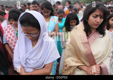 Dhaka,Bangladesh 31th March 2013; Thousands of Christians including many Catholics prayed and sang together in an ecumenical Easter Sunrise prayer service in front of the Bangladesh national parliament building in Dhaka early on Easter Sunday morning. Stock Photo