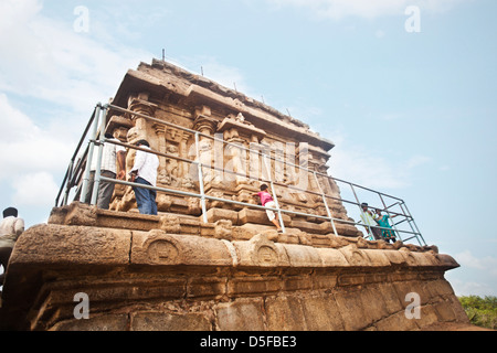 Ancient Olakaneswarar Temple on top of Mahishasuramardhini Mandapam, Mahabalipuram, Kanchipuram District, Tamil Nadu, India Stock Photo