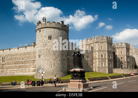 England, Berkshire, Windsor, Castle Hill, statue of Queen Victoria Stock Photo
