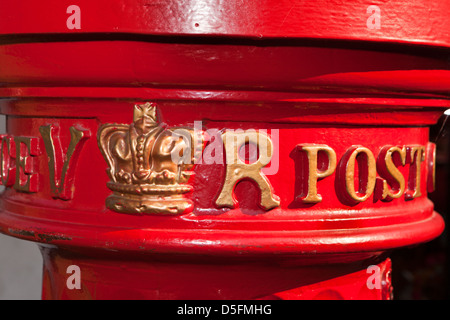 England, Berkshire, Eton High Street, Royal crown on historic 1856 Victorian post pillar box Stock Photo