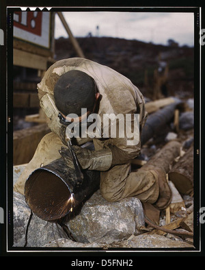 Welder at work on Douglas Dam, Tenn. (TVA) (LOC) Stock Photo