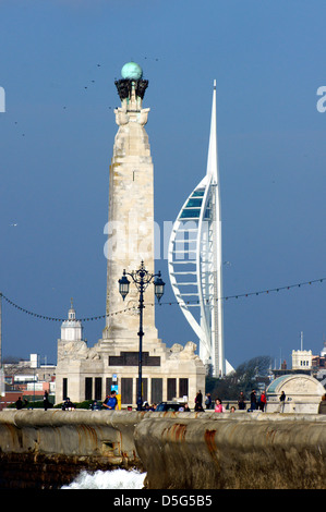 CENOTAPH MEMORIAL & SPINNAKER TOWER Stock Photo