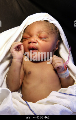 newborn premature baby girl in the maternity area of the Holy Family Hospital in Techiman, Ghana Stock Photo