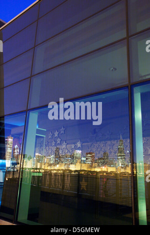 REFLECTION LAKE SHORE SKYLINE ADLER PLANETARIUM DOWNTOWN CHICAGO ILLINOIS USA Stock Photo