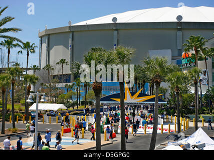 Tampa Bay Rays fans head for the exits as the Rays trail the Milwaukee ...