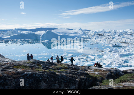 Tourists admiring Ilulissat Icefjord, Ilulissat (Jakobshavn), Greenland Stock Photo