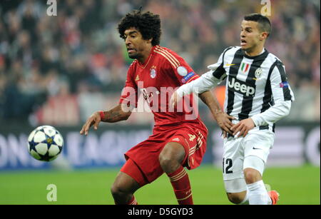 Munich's Dante (L) and Turin's Sebastian Giovinco vie for the ball during the UEFA Champions League quarter final first leg soccer match between FC Bayern Munich and Juventus Turin at München Arena in Munich, Germany, 02 April 2013. Photo: Tobias Hase/dpa Stock Photo
