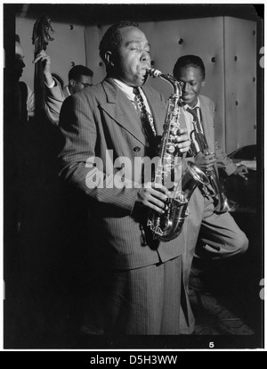 [Portrait of Charlie Parker, Tommy Potter, Miles Davis, and Max Roach, Three Deuces, New York, N.Y., ca. Aug. 1947] (LOC) Stock Photo