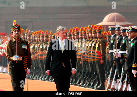 German Federal President Horst Koehler walks passed a guard of honour in New Delhi, India, 02 Febuary 2010. The German head of state resides in India for six days on the occaison of an official state visit and will continue his travel to South Korea afterwards. Photo: Wolfgang Kumm Stock Photo