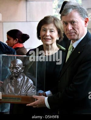 German Federal President Horst Koehler (R) and his wife, Eva Luise (L) stand at the cremation site of Mahatma Gandhi in New Delhi, India, 02 Febuary 2010. Koehler holds a bust of the 1948 murdered political leader in his hands. The German head of state resides in India for six days on the occaison of an official state visit and will continue his travel to South Korea afterwards. Ph Stock Photo