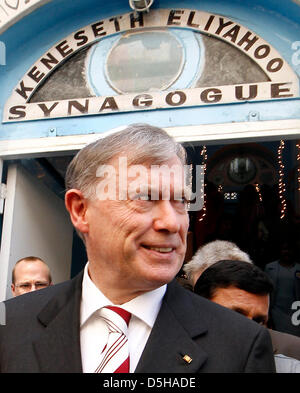 German President Horst Koehler visits Jewish synagogue Keneseth Eliyahoo in Mumbai, India, 05 Frebruary 2010. The German head-of-state is in India for a six-day state visit and then continues to Korea Republic. Photo: WOLFGANG KUMM Stock Photo