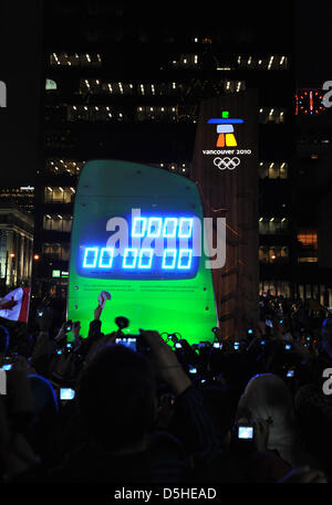 The olympic countdown clock on Robson Square went to zero at the end of the Opening Ceremony of the Vancouver 2010 Olympic Games in Vancouver, Canada, 12 February 2010. Photo: Stefan Haehnsen Stock Photo