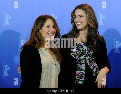 US actress Amanda Peet (R) and US director Nicole Holofcener the photocall of the film 'Please Give' running in competition during the 60th Berlinale International Film Festival in Berlin, Germany, Tuesday, 16 February 2010. The festival runs until 21 Febuary 2010. Photo: Soeren Stache dpa/lbn Stock Photo