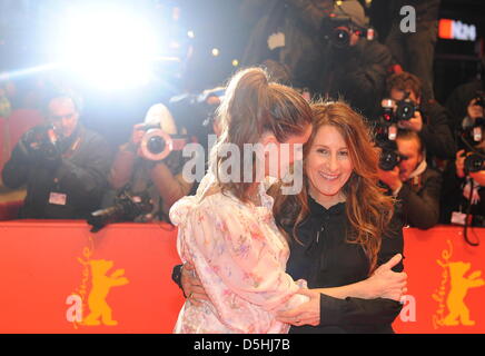 US actress Amanda Peet (L) and US director Nicole Holofcener arrive for the premiere of the film Please Give' running in the competition during the 60th Berlinale International Film Festival in Berlin, Germany, on Tuesday, 16 February 2010. The festival runs until 21 Febuary 2010. Photo: Jens Kalaene dpa/lbn Stock Photo