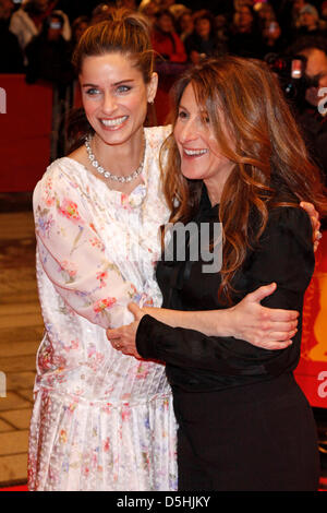 US actress Amanda Peet (L) and US director Nicole Holofcener arrive for the premiere of the film 'Please Give' running in the competition during the 60th Berlinale International Film Festival in Berlin, Germany, 16 February 2010. The festival runs until 21 February 2010. Photo: Hubert Boesl Stock Photo