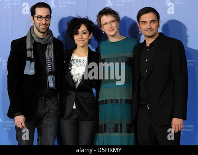 Bosnian actor Ermin Bravo (L-R), Croatian actress Zrinka Cvitesic, Bosnian director Jasmila Zbanic and Croatian actor Leon Lucev attend the photocall of the movie 'On the path' (Na putu) during the 60th Berlinale International Film Festival in Berlin, Germany, Wednesday, 18 February 2010. The festival runs until 21 Febuary 2010. Photo: TIM BRAKEMEIER Stock Photo