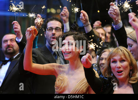 Croatian actress Zrinka Cvitesic (C) and actor Ermin Bravo (2nd L) arrive for the premiere of the film 'On the Path' running in the competition during the 60th Berlinale International Film Festival in Berlin, Germany, Thursday, 18 February 2010. The festival runs until 21 Febuary 2010. Photo: Jens Kalaene dpa/lbn  +++(c) dpa - Bildfunk+++ Stock Photo