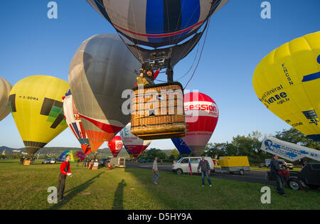 Russian hot air balloon pilot Ekaterina Larikova prepares her hot air ballon for the start of the European Championship event for female pilots at an airfield near Bad Duerkheim, Germany, 19 September 2012. 25 women from 15 nations will compete twice daily until the 22 September 2012. Photo: UWE ANSPACH Stock Photo