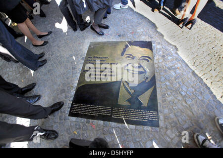 Guests of honor stand around a memorial plaque in the sidewalk in front of the Brandenburg Gate in Berlin, Germany, 19 September 2012. The unveiling ceremony for the plaque is taking place for the 25th anniversary of American President Ronald Regan's famous speech ('Tear down this wall!') on 12 June 1987. Photo: WOLFGANG KUMM Stock Photo