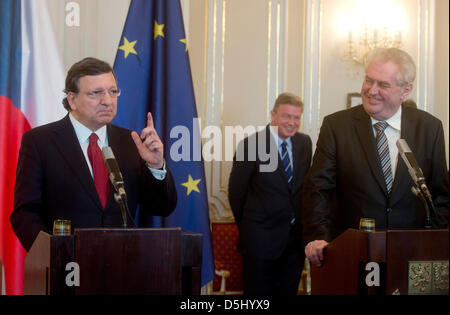 Prague, Czech Republic. 3rd April 2013. Czech president Milos Zeman (right) and European Commission President Jose Manuel Barroso (left) speak during briefing after the Czech president signed amendment of the Lisbon Treaty which enables formation of the Eurozone rescue fund in Prague, Czech Republic, on Wednesday, April 3, 2013. (CTK Photo/Vit Simanek/Alamy Live News) Stock Photo