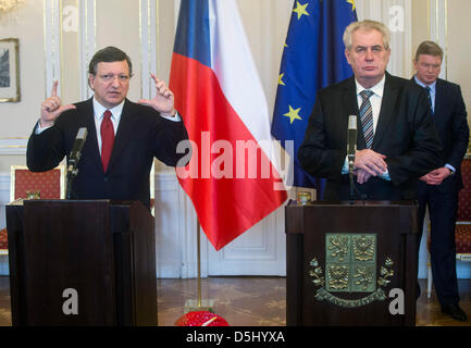 Prague, Czech Republic. 3rd April 2013. Czech president Milos Zeman (right) and European Commission President Jose Manuel Barroso (left) speak during briefing after the Czech president signed amendment of the Lisbon Treaty which enables formation of the Eurozone rescue fund in Prague, Czech Republic, on Wednesday, April 3, 2013. (CTK Photo/Vit Simanek/Alamy Live News) Stock Photo