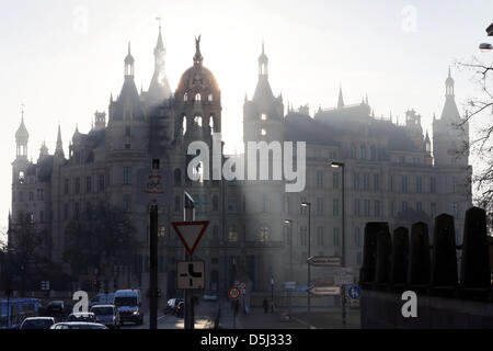 The Palace silhouettes against the sun in Schwerin, Germany, 13 November 2012. Photo: Jens Buettner Stock Photo