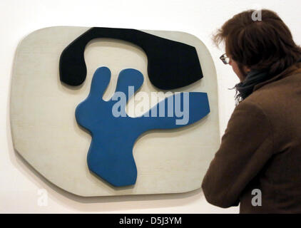 A visitor views Jean Arp's 'Turned blue shoe with two heels under black arch' (around 1925) at the museum Deutsche Guggenheim in Berlin, Germany, 14 November 2012. The artwork is part of the exhibition 'Visions of Modernity', which takes place from 15 November 2012 until 17 February 2013. Photo: STEPHANIE PILICK Stock Photo