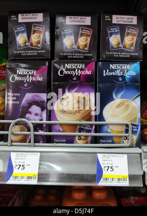 View of products offered in a supermarket of the Indian supermarket chain 'Reliance Fresh' in Jaiput, India, 16 November 2012. The discounter chain runs around 1,000 shops throughout India. Photo: Jens Kalaene Stock Photo