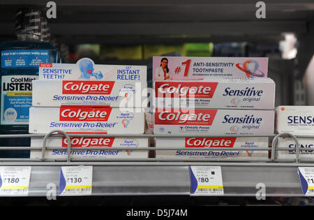 View of products offered in a supermarket of the Indian supermarket chain 'Reliance Fresh' in Jaiput, India, 16 November 2012. The discounter chain runs around 1,000 shops throughout India. Photo: Jens Kalaene Stock Photo