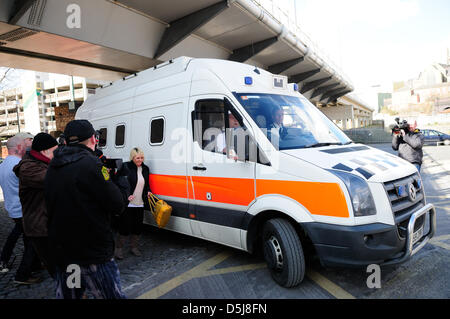 Nottingham, UK. 3rd April 2013. Angry scenes outside Nottingham crown court as Mick Philpott & Paul Mosley leave via prison van.Sentencing as been adjourned till Thursday the 5th April. Credit: Ian Francis / Alamy Live News Stock Photo