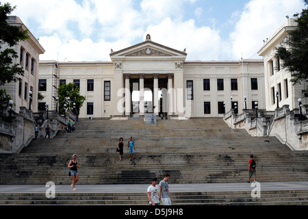 Havana University Entrance On Calle L Where Fidel Castro Studied Law Stock Photo