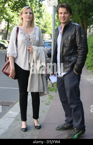 Nadja Auermann and ex husband Wolfram Grandezka outside Amtsgericht Tiergarten court. The German supermodel and her former Stock Photo