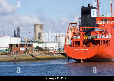 Oil tanker at Billingham oil jetty on the river Tees at Middlesbrough, north east England, UK Stock Photo