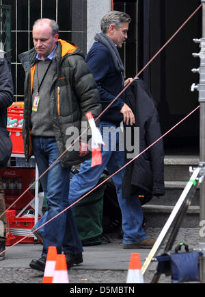 Berlin, Germany. 4th April 2013. American actor George Clooney walks to the set of his movie 'Monuments Men' in Berlin, Germany, 04 April 2013. The Hollywood star is directing the movie and starring in the leading role. It is being filmed at Babelsberg Studios and at historic locations in Berlin. Photo: PAUL ZINKEN/dpa/Alamy Live News Stock Photo