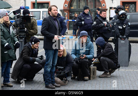 Actor Christian Ulmen (4-L) stands among the film crew during the filming of the crime television series 'Tatort' (Crime Scene) at the market square in Weimar, Germany, 05 April 2013. Weimar acts as the location for a 'Tatort' for the second time. This 'Tatort' episode with Nora Tschirner and Christian Ulmen as investigators is scheduled to be aired on 26 December 2013 on television channel ARD. Photo: Martin Schutt Stock Photo