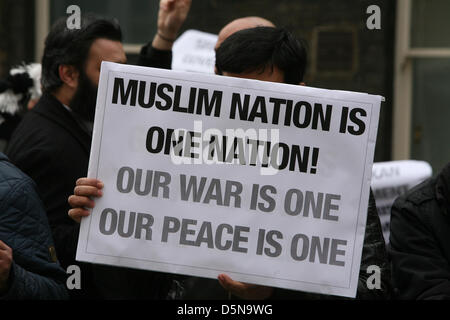 London, UK. 5th April 2013.  Extremist Muslim pressure group protest outside the Sri Lankan embassy. Credit: Mario Mitsis / Alamy Live News Stock Photo