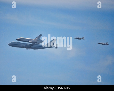 Space Shuttle Columbia flies on 9/21/12 over Los Angeles on its final flight, Malibu, CA Stock Photo
