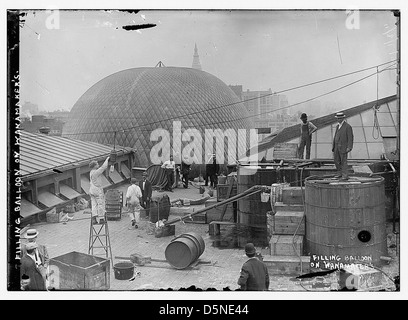 Filling balloon on Wanamaker's (LOC) Stock Photo