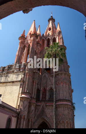 Parroquia de San Miguel Arcangel, built in 1683, stands in the center of the colonial city of San Miguel de Allende, Guanajuato Stock Photo