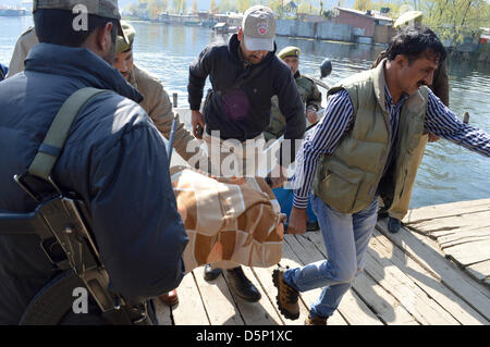 Kashmir, India. 6th April 2013. Policemen move  the body  of a  British woman  allegedly  murdered by a Dutch tourist inside a houseboat  in Srinagar, the summer capital city of Indian-administered Kashmir . 24-year old  Sara Elizabeth was found in a pool of blood inside her room in the houseboat in the morning,  police said, adding she might have been raped before being killed as her clothes were torn. The Dutch tourist Davit Rechord (43), who was staying in another room of the houseboat was arrested. Credit: yawar nazir kabli / Alamy Live News Stock Photo