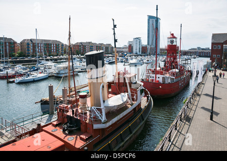 Wales, Swansea, Maritime Quarter, National Waterfront Museum, historic tugboat and lightship Helwick Stock Photo