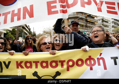 Thessaloniki, Greece. 5th April, 2013. Demonstrators shout slogans as they hold a banner reads ''Disaster''. Chalkidiki people protest outside Region Government building of central Macedonia during discussion at the Regional Council for the gold extraction in the Skouries region of the Chalkidiki peninsula. Credit: Konstantinos Tsakalidis/Alamy Live News Stock Photo