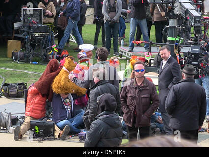 Ricky Gervais on set for The Muppets... Again! filming scenes in Greenwich Royal Naval College,  London. Stock Photo