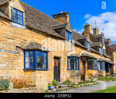 cottages in broadway village the cotswolds worcestershire england uk Stock Photo